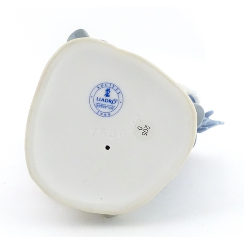 181 - A Lladro model Pals Forever, model no. 7686. Marked under. Boxed. Approx. 8 3/4