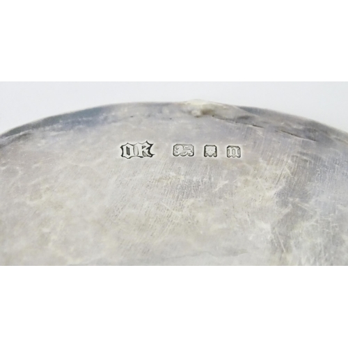 501 - An Arts & Crafts silver dish of circular form with hammered decoration and centre Tudor rose motif, ... 