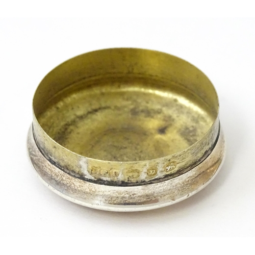 361 - A Victorian silver pill box with engraved decoration hallmarked Birmingham 1895, maker Hilliard & Th... 