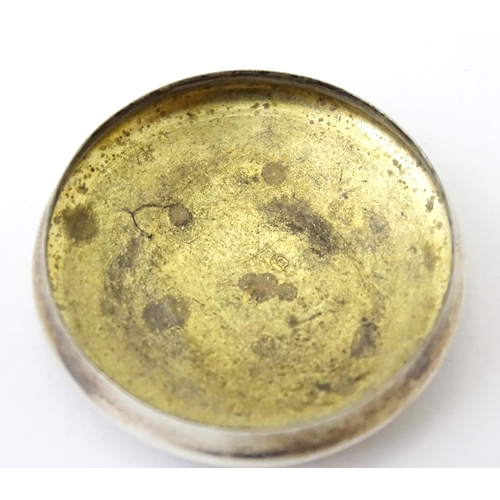 361 - A Victorian silver pill box with engraved decoration hallmarked Birmingham 1895, maker Hilliard & Th... 