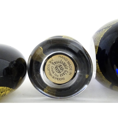 225 - Assorted studio / Art glass to include examples by Chris Dodds, Tweedsmuir glass etc. Tallest approx... 