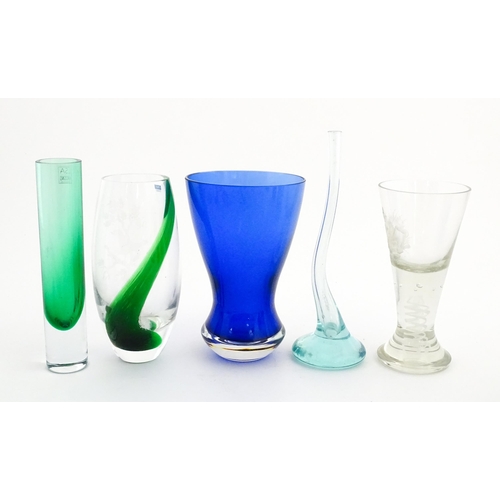 239 - Assorted glassware to include a ' Devon Blue' vase by Dartington, a Caithness glass vase with Robin ... 