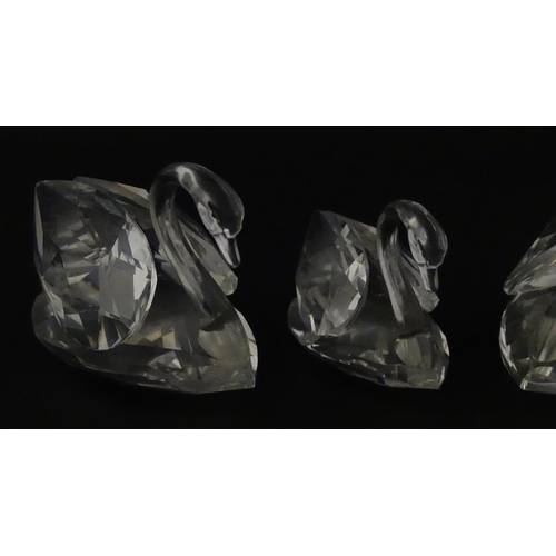 305 - Eight Swarovski crystal models of swans. Largest approx. 2 3/4