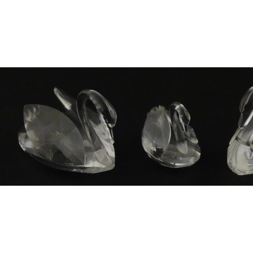305 - Eight Swarovski crystal models of swans. Largest approx. 2 3/4