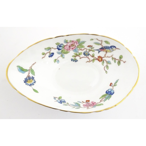 207 - A quantity of Aynsley dinner wares decorated in the Pembroke pattern to include plates, soup bowls a... 