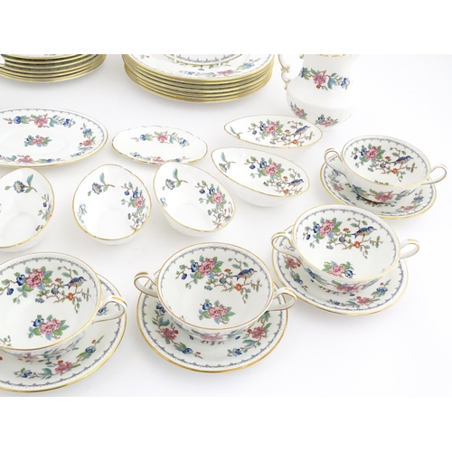 207 - A quantity of Aynsley dinner wares decorated in the Pembroke pattern to include plates, soup bowls a... 
