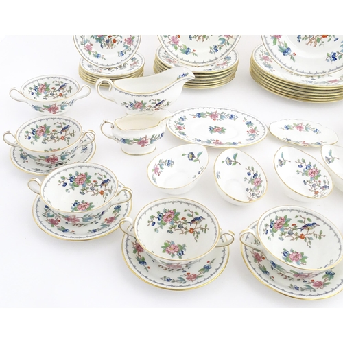 207 - A quantity of Aynsley dinner wares decorated in the Pembroke pattern to include plates, soup bowls a... 