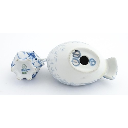 193 - Assorted ceramics to include a pair of Victorian plates with hand painted flowers to centre and gilt... 