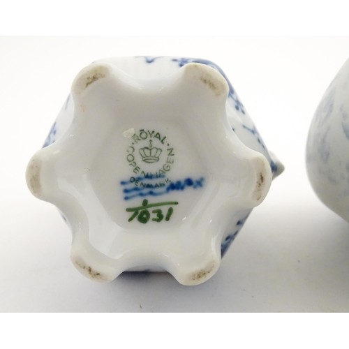 193 - Assorted ceramics to include a pair of Victorian plates with hand painted flowers to centre and gilt... 