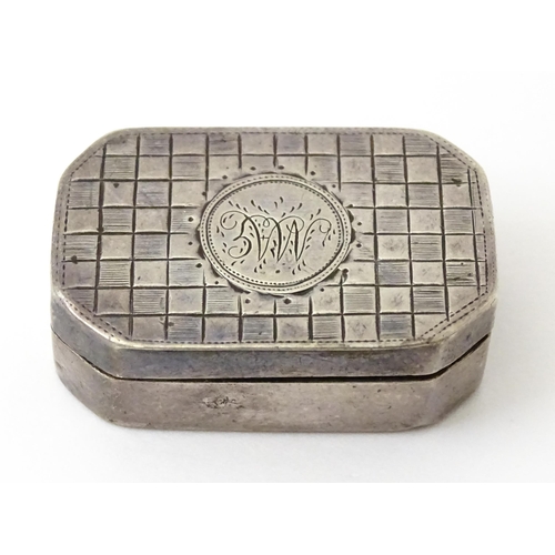 320 - A George III silver vinaigrette with canted corners, hallmarked London 1800, maker TH. Approx. 1 1/4... 