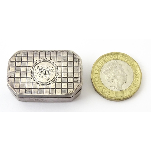 320 - A George III silver vinaigrette with canted corners, hallmarked London 1800, maker TH. Approx. 1 1/4... 