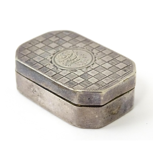 320 - A George III silver vinaigrette with canted corners, hallmarked London 1800, maker TH. Approx. 1 1/4... 