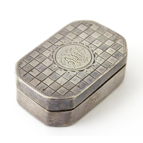 320 - A George III silver vinaigrette with canted corners, hallmarked London 1800, maker TH. Approx. 1 1/4... 