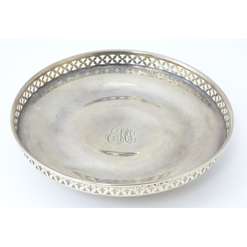 322 - A Canadian silver pedestal bonbon dish with pierced gallery rim, marked Ryrie Sterling. Approx. 7