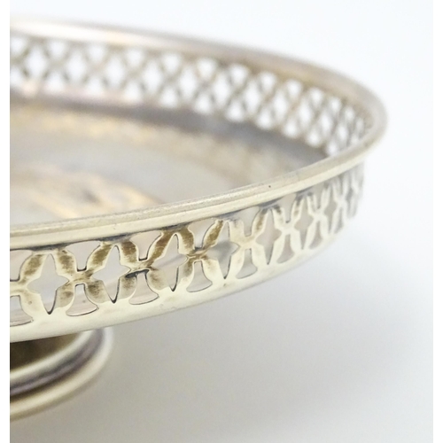322 - A Canadian silver pedestal bonbon dish with pierced gallery rim, marked Ryrie Sterling. Approx. 7