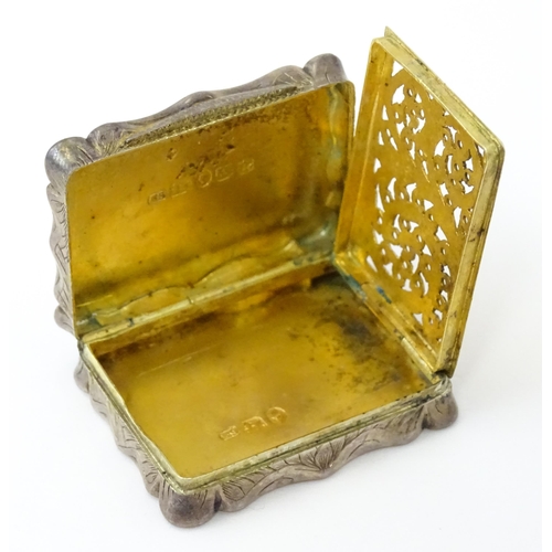 323 - A large Victorian silver vinaigrette with engraved acanthus scroll decoration, gilded interior and p... 