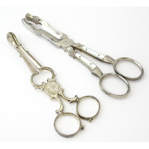 324 - 18thC Irish silver sugar nips. Together with silver plate sugar cutters with mother of pearl detail ... 