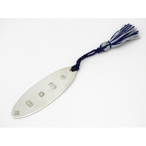 332 - A silver bookmark, hallmarked Sheffield 2000, maker Carrs of Sheffield. Approx. 3 1/4