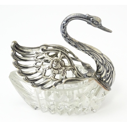 335 - A novelty glass table salt of swan form with silver detail. Approx. 4 1/2