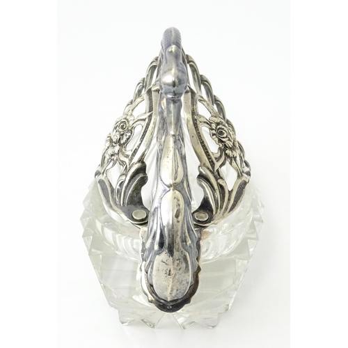 335 - A novelty glass table salt of swan form with silver detail. Approx. 4 1/2