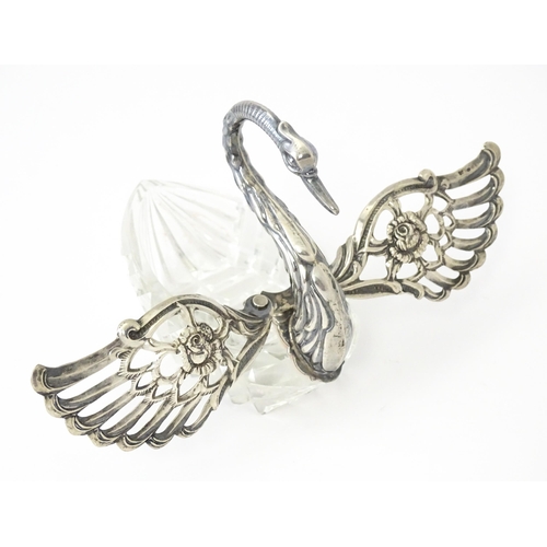 335 - A novelty glass table salt of swan form with silver detail. Approx. 4 1/2