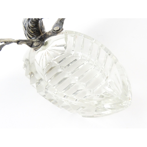 335 - A novelty glass table salt of swan form with silver detail. Approx. 4 1/2