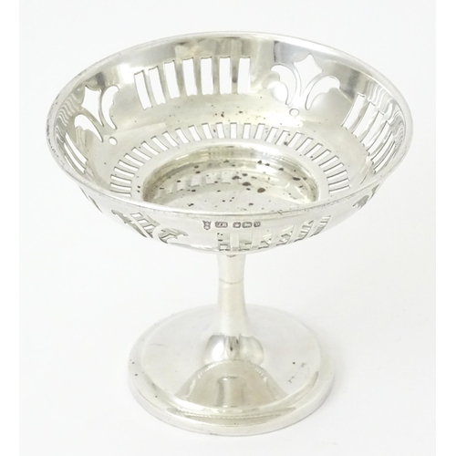 338 - A silver pedestal bonbon dish with pierced decoration hallmarked Sheffield 1913, maker Joseph Rodger... 