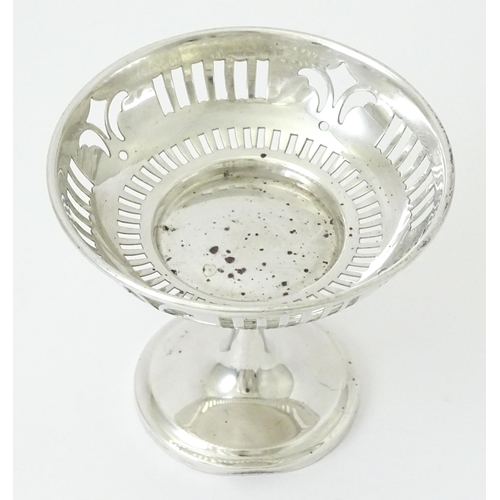 338 - A silver pedestal bonbon dish with pierced decoration hallmarked Sheffield 1913, maker Joseph Rodger... 