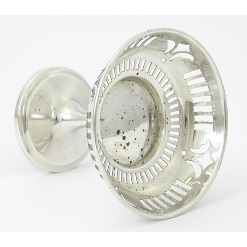 338 - A silver pedestal bonbon dish with pierced decoration hallmarked Sheffield 1913, maker Joseph Rodger... 