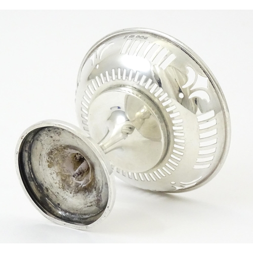 338 - A silver pedestal bonbon dish with pierced decoration hallmarked Sheffield 1913, maker Joseph Rodger... 