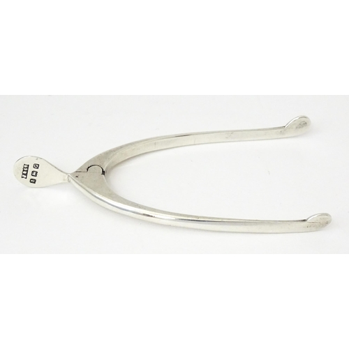 348 - Silver sugar tongs of wishbone form, hallmarked Birmingham 1931, maker James Swann & Son. Approx. 3