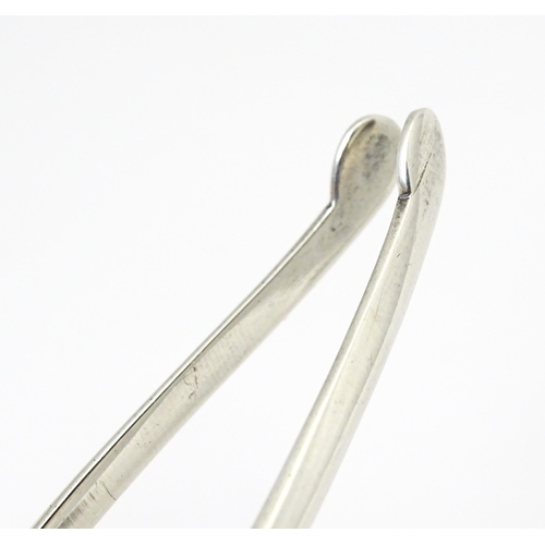 348 - Silver sugar tongs of wishbone form, hallmarked Birmingham 1931, maker James Swann & Son. Approx. 3