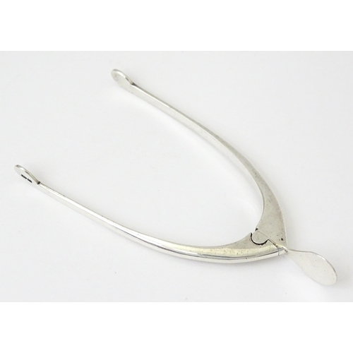348 - Silver sugar tongs of wishbone form, hallmarked Birmingham 1931, maker James Swann & Son. Approx. 3