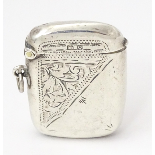 352 - A silver vesta case with engraved decoration, hallmarked Birmingham 1913, maker Thomas Hayes. Approx... 
