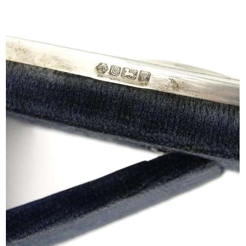 353 - An easel back clock with silver surround, hallmarked Sheffield 1995, maker Carrs of Sheffield. Appro... 