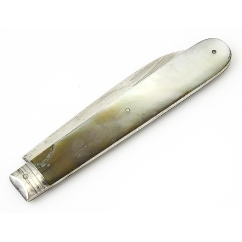 355 - A George IV silver folding fruit knife with mother of pearl handle, hallmarked Sheffield 1824, maker... 