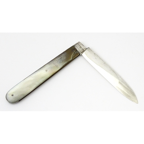 355 - A George IV silver folding fruit knife with mother of pearl handle, hallmarked Sheffield 1824, maker... 