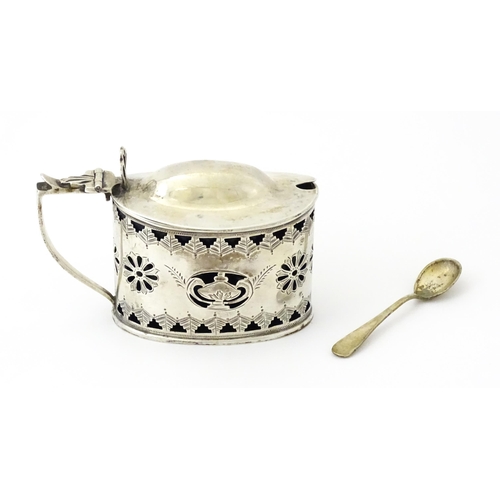 316 - A silver mustard pot with pierced decoration and blue glass liner, hallmarked Birmingham 1901. Toget... 