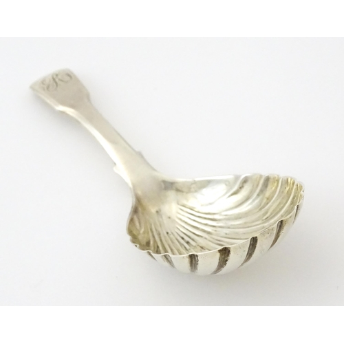 317 - A silver caddy spoon with shell bowl, hallmarked London 1818, maker George Knight. Approx. 3 1/2