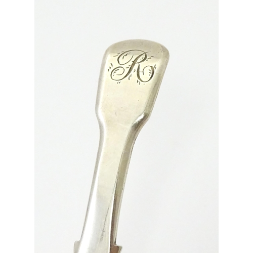 317 - A silver caddy spoon with shell bowl, hallmarked London 1818, maker George Knight. Approx. 3 1/2