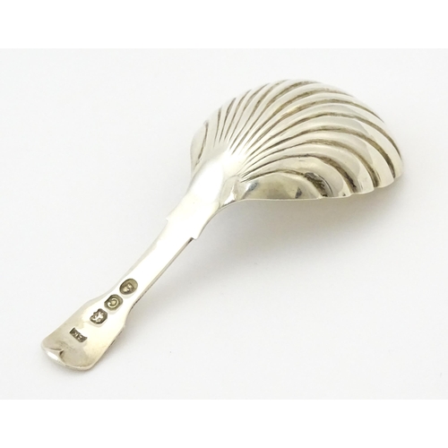 317 - A silver caddy spoon with shell bowl, hallmarked London 1818, maker George Knight. Approx. 3 1/2