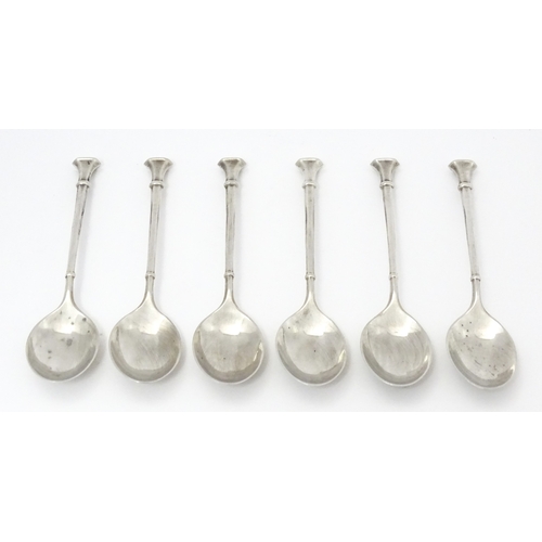 527 - A cased set of six silver teaspoons hallmarked Birmingham 1927, maker Docker & Burn. Spoons approx. ... 