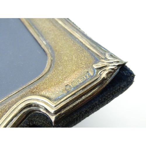 535 - An easel back photograph frame with silver surround, hallmarked Sheffield 1997, make Carrs of Sheffi... 