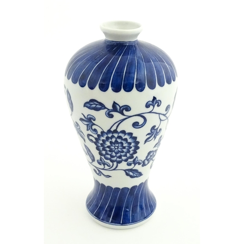 66 - A Chinese blue and white vase decorated with flowers an foliage. Character marks under. Approx. 7 3/... 