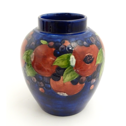 112 - A Moorcroft ginger jar decorated in the Pomegranate pattern. Marked under. Approx. 9 3/4