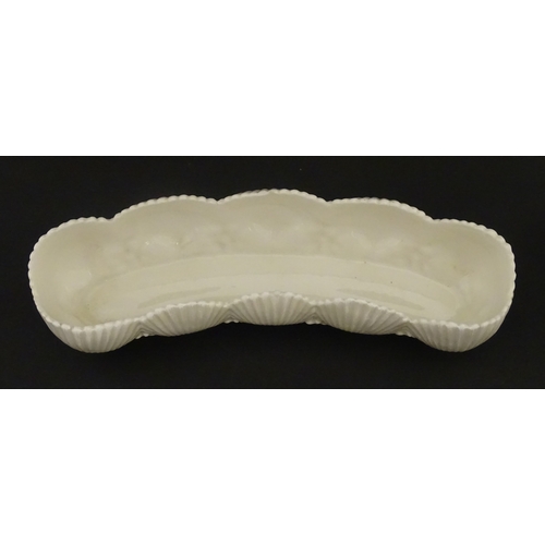 99 - Six Belleek wares in the New Shell Yellow pattern to include plate, milk jug, tray and dishes. To in... 