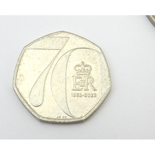 Coins: A quantity of collectable commemorative 50p coins / Fifty Pence ...