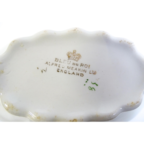 172 - A quantity of Alfred Meakin dinner wares decorated in the Bleu de Roi pattern comprising plates, dis... 