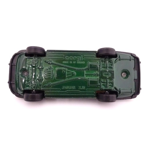 55 - Toys: A quantity of die cast scale model vehicles to include a Matchbox Models of Yesteryear Y-8 194... 