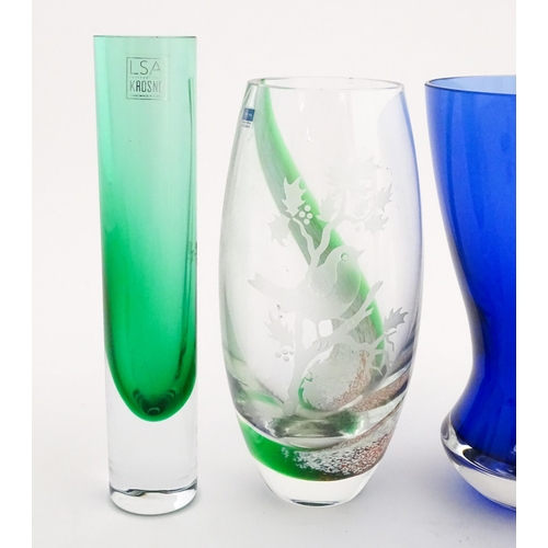 315 - Assorted glassware to include a ' Devon Blue' vase by Dartington, a Caithness glass vase with Robin ... 